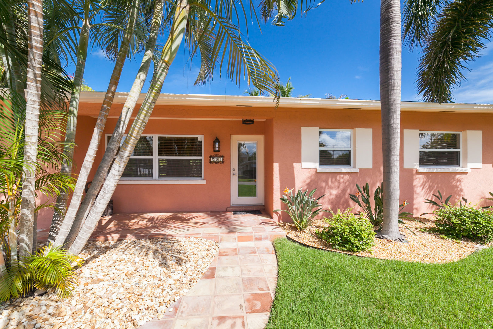 Holmes Beach – 3Bed/2Bath – Avail. 7/22-7/29 - Image 2