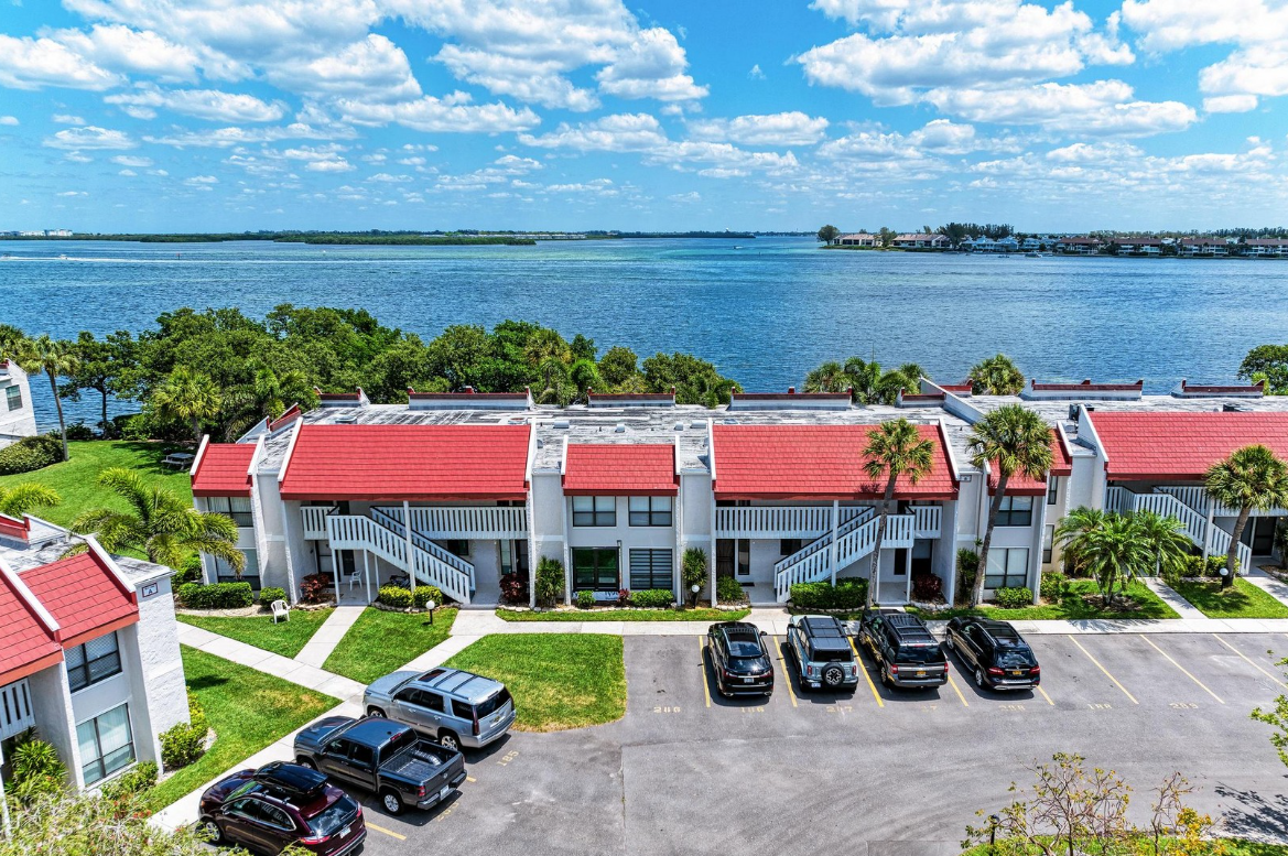 Bradenton Beach – 2Bed/2Bath – Avail. 7/8-7/15 - Image 2
